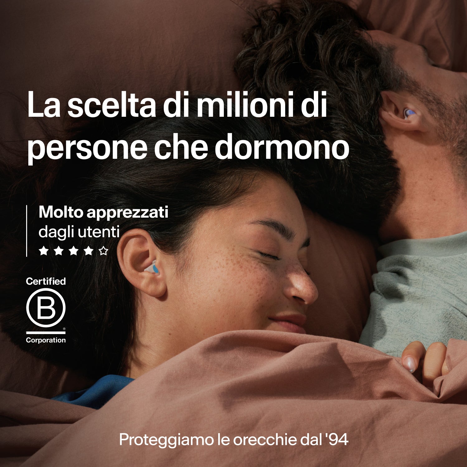 Coppia che dorme con tappi Alpine SleepDeep Multisize, scelti da milioni di persone, certificazione B Corp, protezione dell&