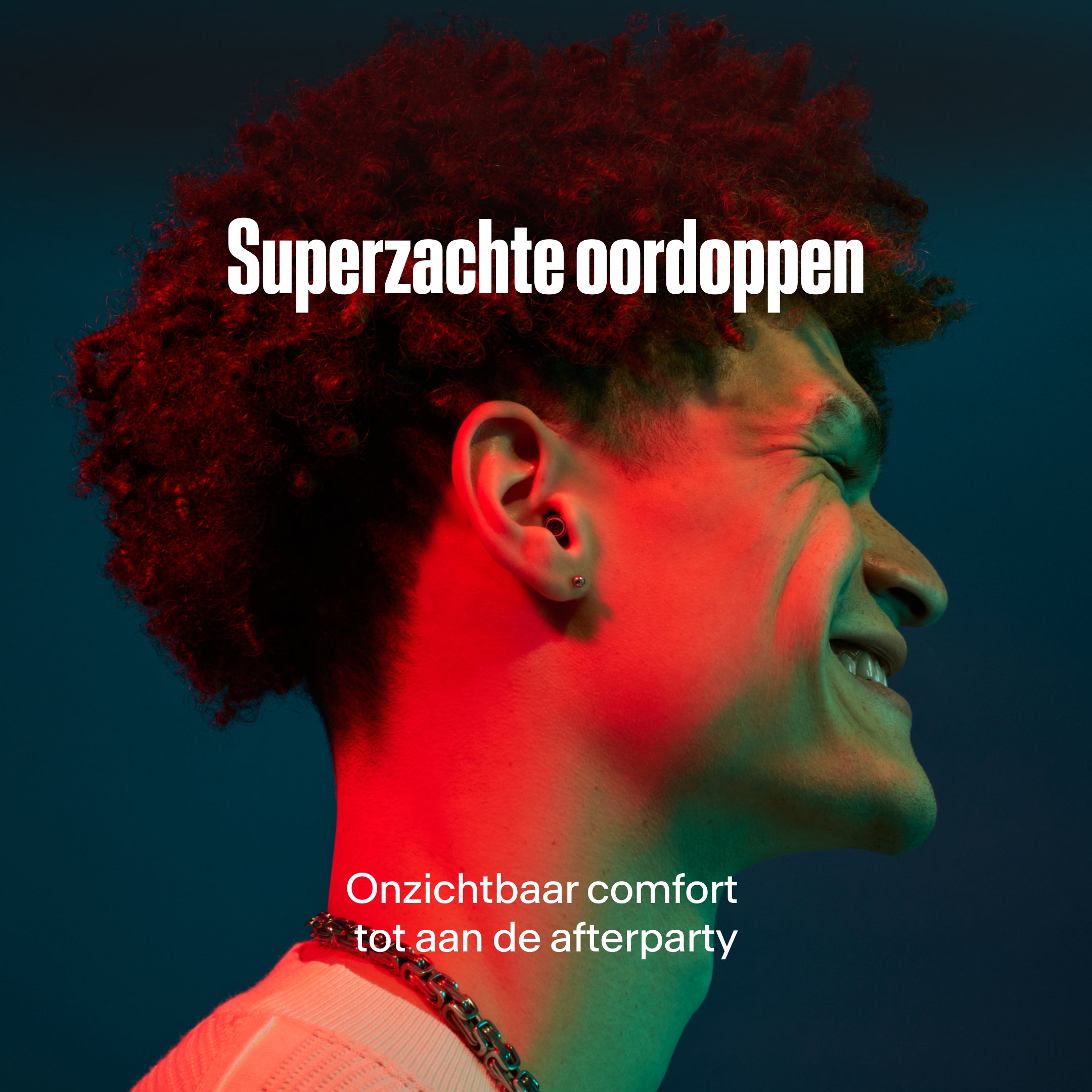 Man draagt Alpine ultra soft oordop; nauwelijks zichtbaar comfort dat langer meegaat dan het feestje